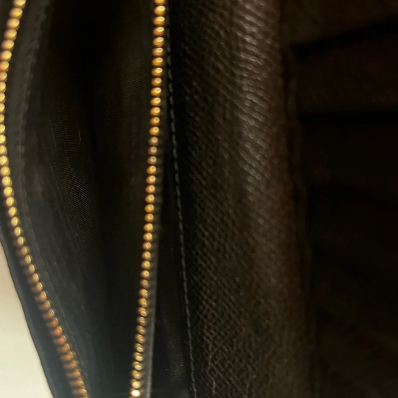 ❤️ Valentino Garavani EUC Black & Gold Long leather Wallet with COA & cards - Picture 13 of 16